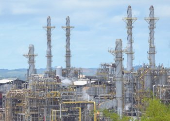 Refinarias da Petrobras operam acima da capacidade máxima em busca de autonomia