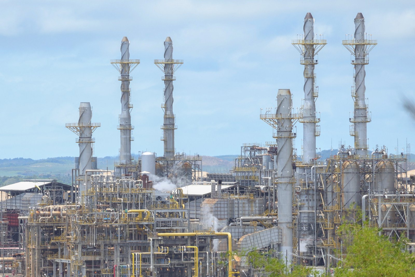 Refinarias da Petrobras operam acima da capacidade máxima em busca de autonomia