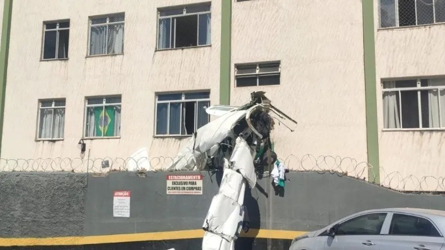 Acidente com avião bimotor deixa mortos em prédio de Belo Horizonte