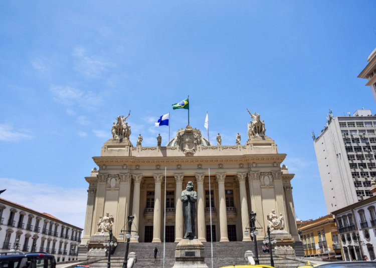 Alerj aprova projeto para banheiros neutros destinados a pessoas trans no RJ