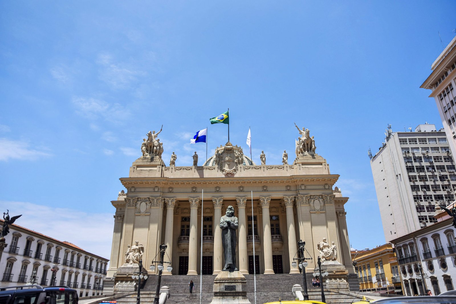 Alerj aprova projeto para banheiros neutros destinados a pessoas trans no RJ
