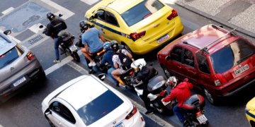 Alta de mortes em motocicletas revela impacto da economia de aplicativos no trânsito