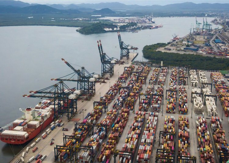 Balança comercial brasileira atinge superávit recorde em abril