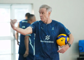 Bernardinho oficializa lista de 30 atletas do Brasil para a Liga das Nações