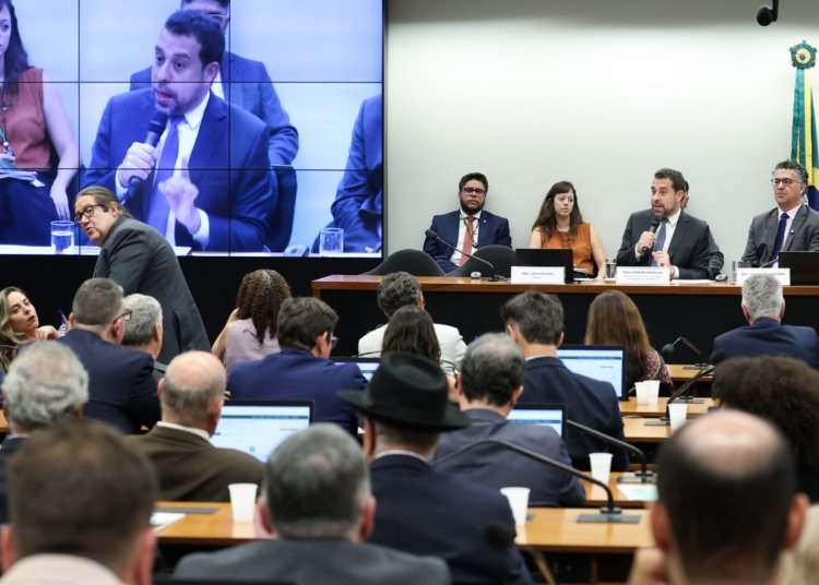 Boulos rechaça compensação a empresas pelo fim da escala 6x1