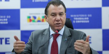 Brasil encerra 2025 com alta de 5% no estoque de empregos formais