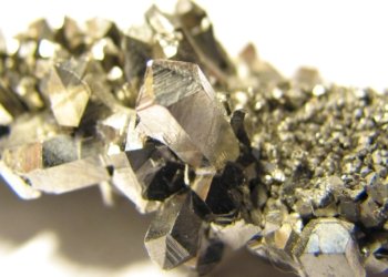 Brasil enfrenta vazio estratégico na exploração de minerais críticos