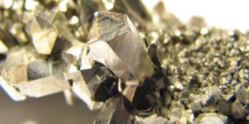 Brasil enfrenta vazio estratégico na exploração de minerais críticos