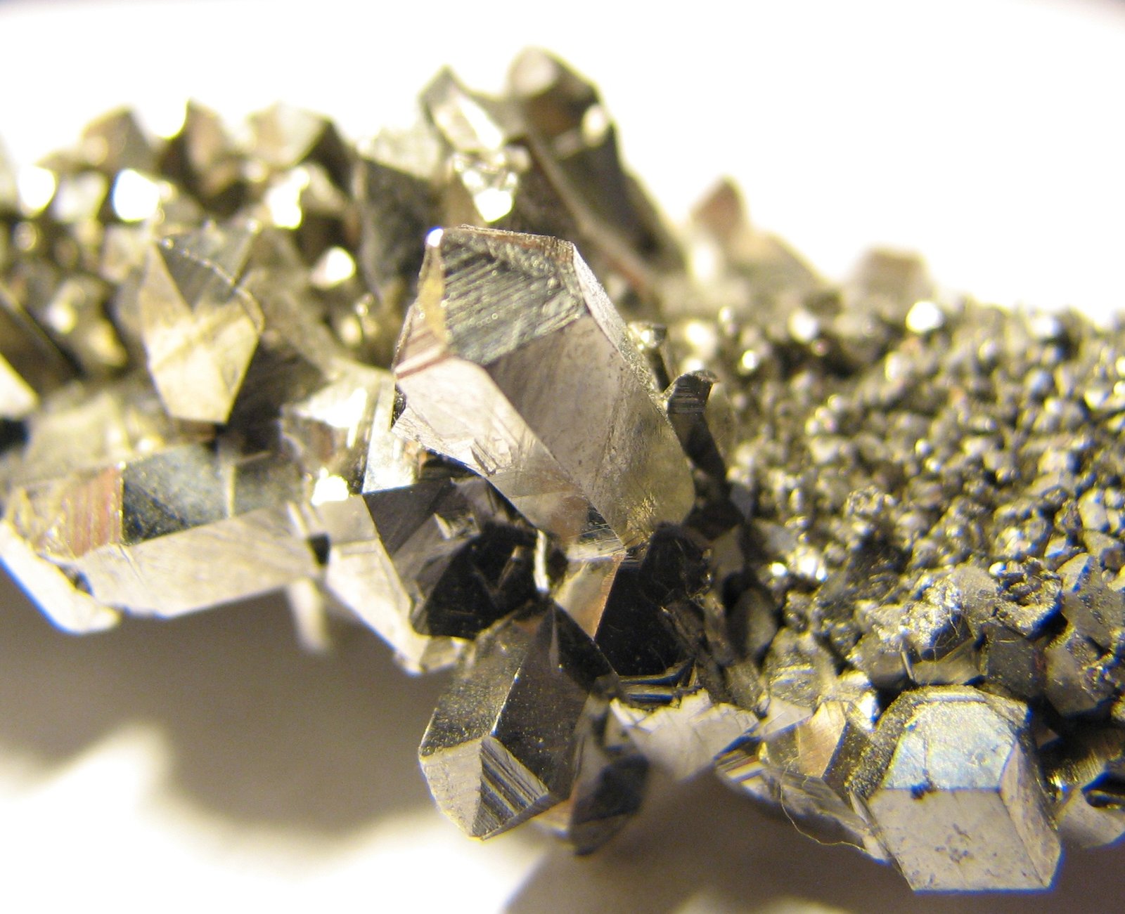 Brasil enfrenta vazio estratégico na exploração de minerais críticos