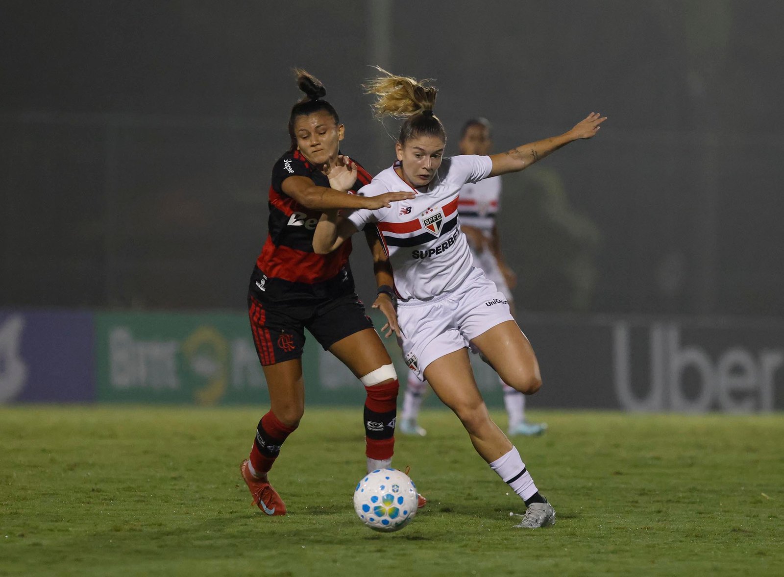 Brasileirão feminino: São Paulo supera flamengo e assume vice-liderança