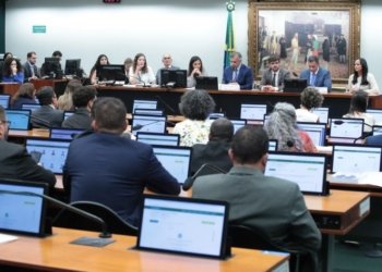 CCJ da Câmara adia votação de PEC que reduz maioridade penal para 16 anos