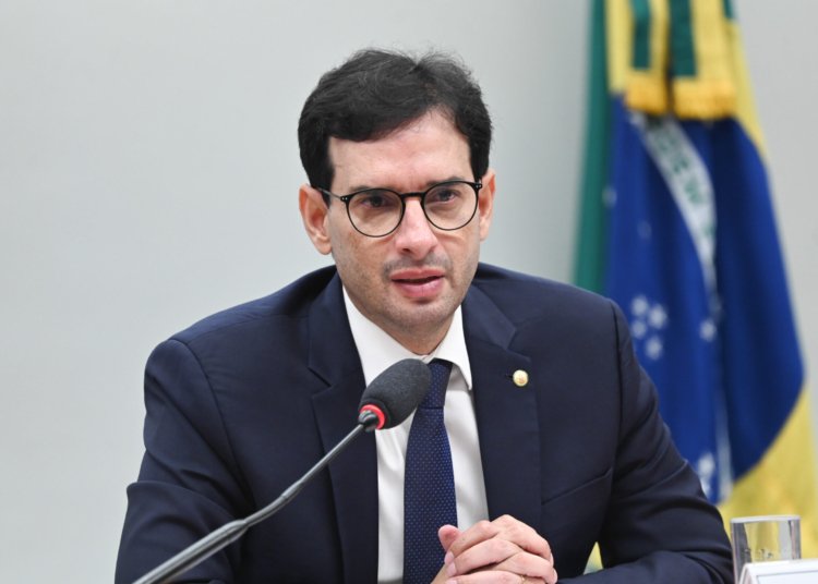 Comissão apresenta cronograma para votação do fim da escala 6x1 até 27 de maio