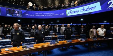 Congresso nacional homenageia os 217 anos da polícia militar do Distrito Federal