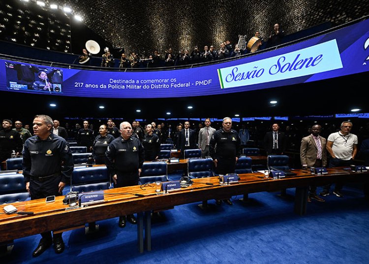 Congresso nacional homenageia os 217 anos da polícia militar do Distrito Federal