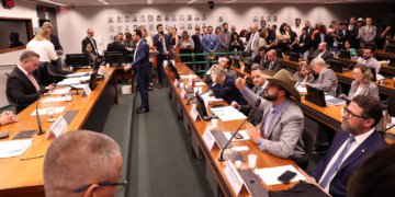 Conselho de Ética da Câmara suspende mandatos de três deputados por motim