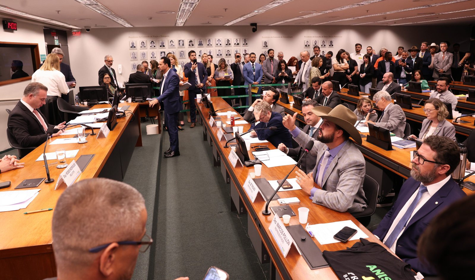 Conselho de Ética da Câmara suspende mandatos de três deputados por motim