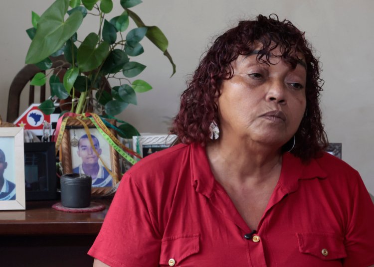 Crimes de Maio: 20 anos de dor e luta por justiça de Débora Maria da Silva