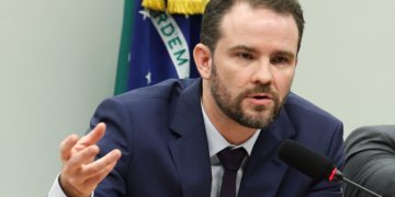 Dario Durigan cancela ida à Rússia após fechamento de aeroporto em Moscou