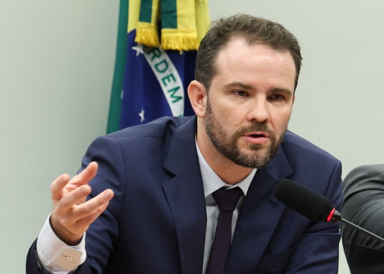 Dario Durigan cancela ida à Rússia após fechamento de aeroporto em Moscou