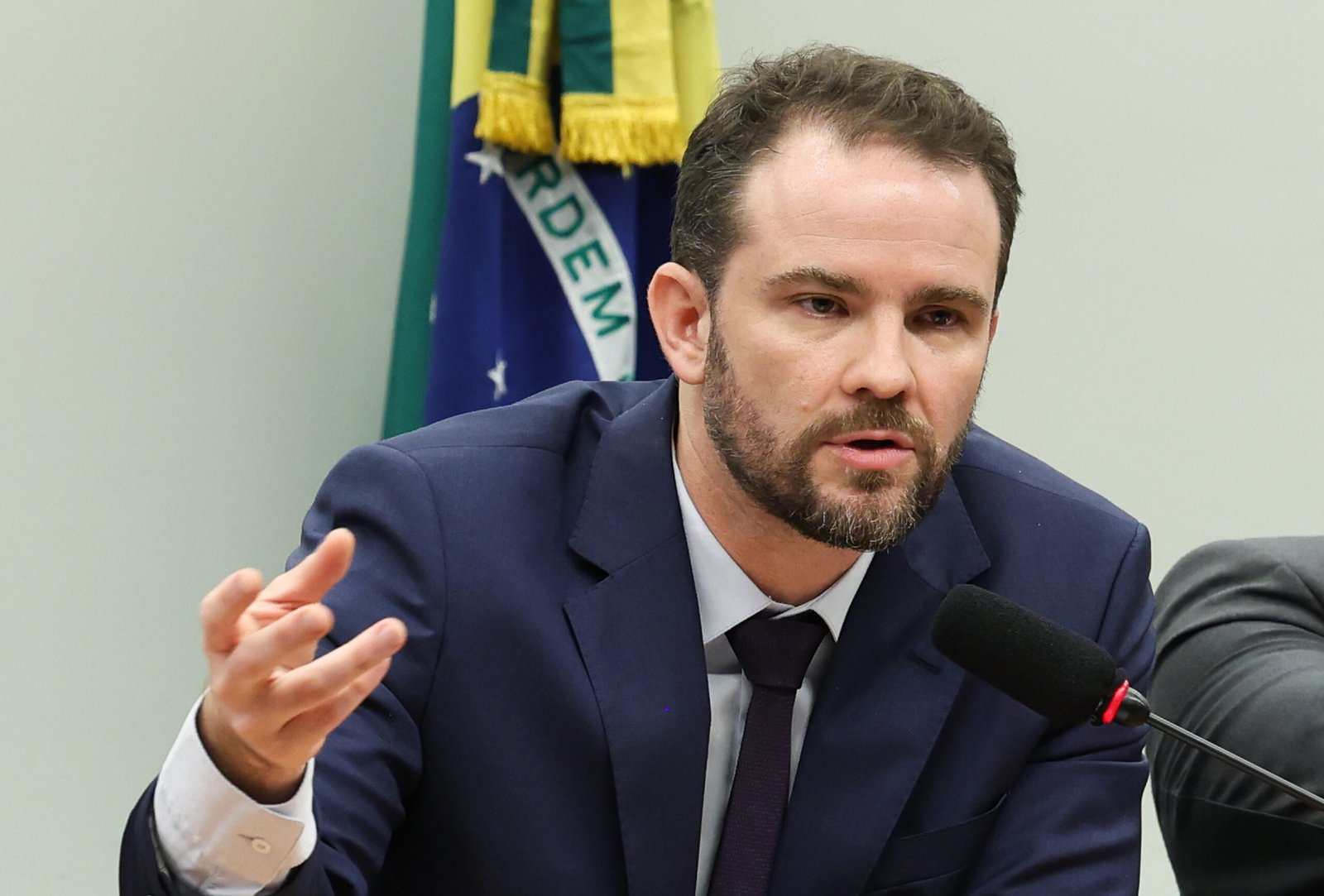 Dario Durigan cancela ida à Rússia após fechamento de aeroporto em Moscou