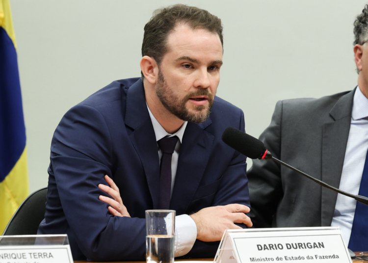 Dario Durigan cumpre agenda estratégica na França em missão do G7