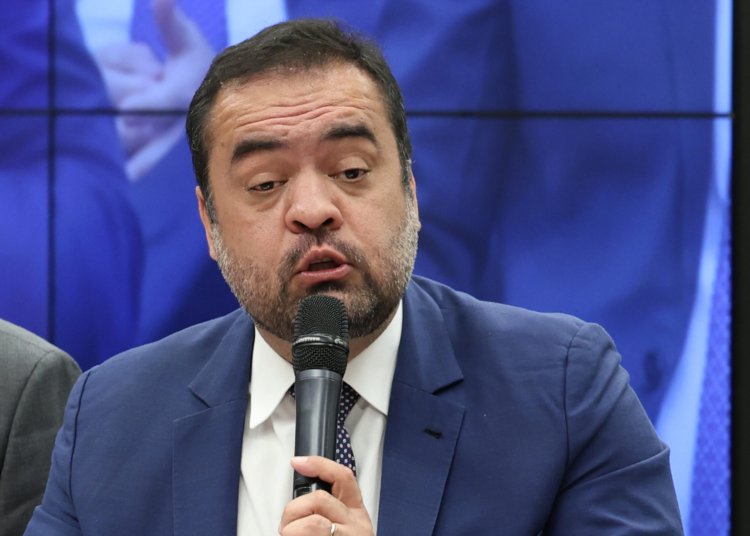 Defesa de Castro afirma que PF não apreendeu nada relevante em busca no RJ
