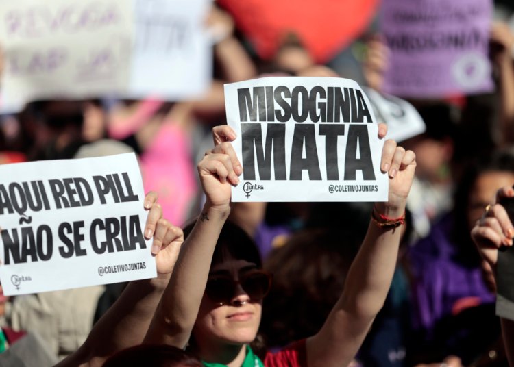 Desinformação sobre o PL da Misoginia ganha força com apoio de políticos nas redes
