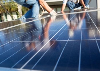 Energia solar no Brasil atinge R$ 300 bilhões em investimentos, mas setor aponta desafios