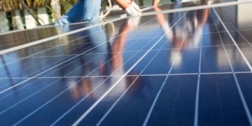 Energia solar no Brasil atinge R$ 300 bilhões em investimentos, mas setor aponta desafios