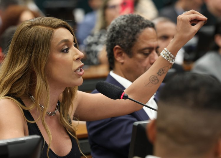 Erika Hilton descarta negociar mudanças que aumentem jornada na PEC da 6x1