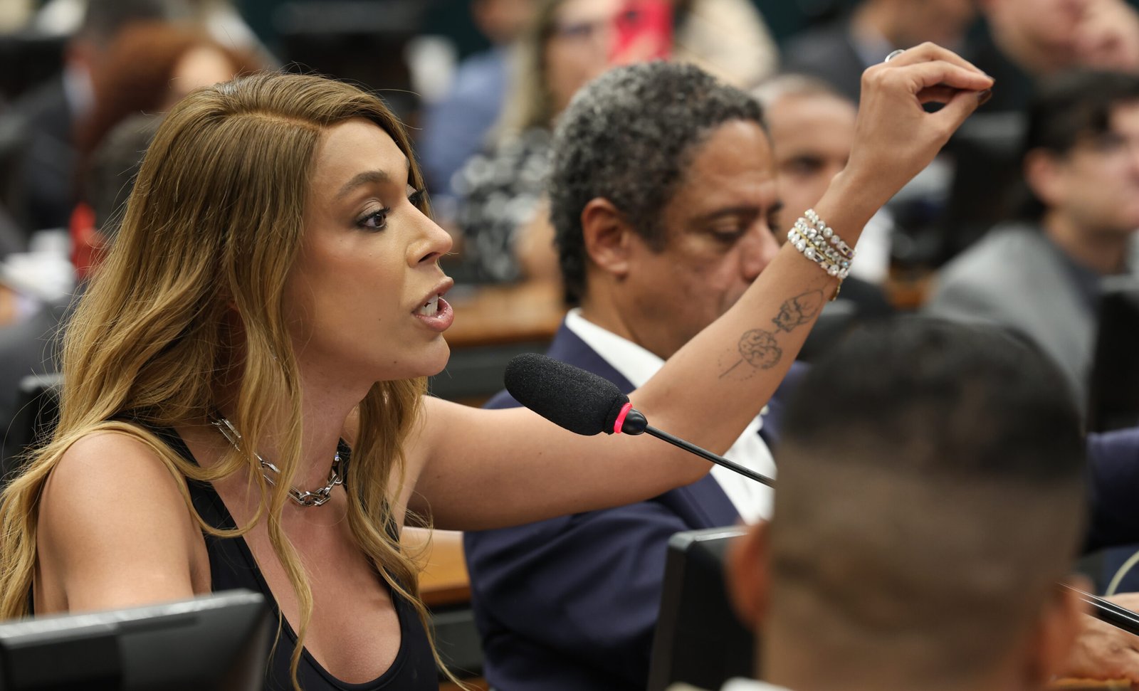Erika Hilton descarta negociar mudanças que aumentem jornada na PEC da 6x1
