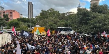 Estudantes de universidades estaduais param São Paulo contra precarização do ensino