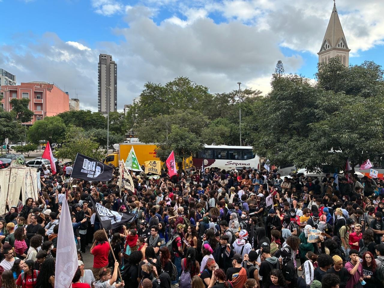 Estudantes de universidades estaduais param São Paulo contra precarização do ensino
