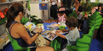Estudo aponta que mais da metade das famílias brasileiras não lê para crianças