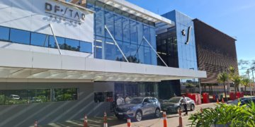 Ex-presidente Bolsonaro é internado para cirurgia no ombro em Brasília
