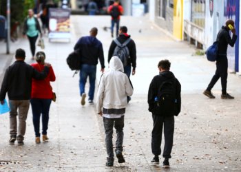 Frente fria traz tempestades e queda brusca de temperatura ao Brasil