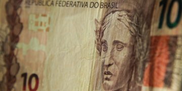 Governo de SP aplica multa recorde de R$ 1 bilhão contra Fast Shop