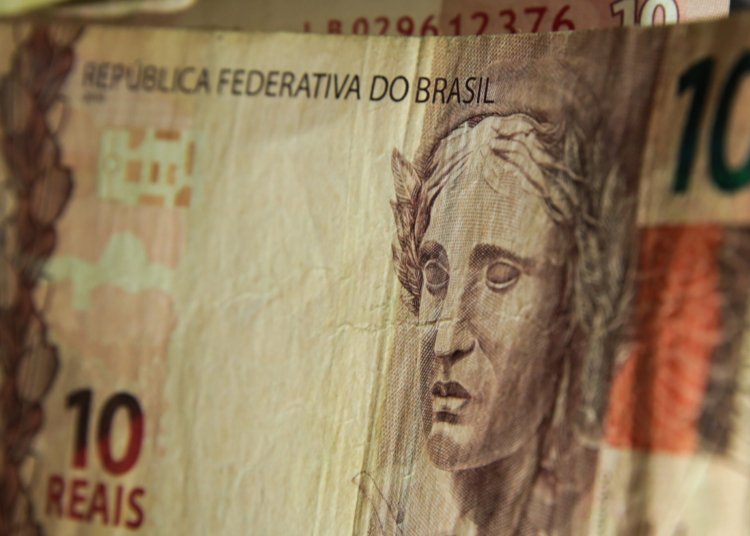 Governo de SP aplica multa recorde de R$ 1 bilhão contra Fast Shop
