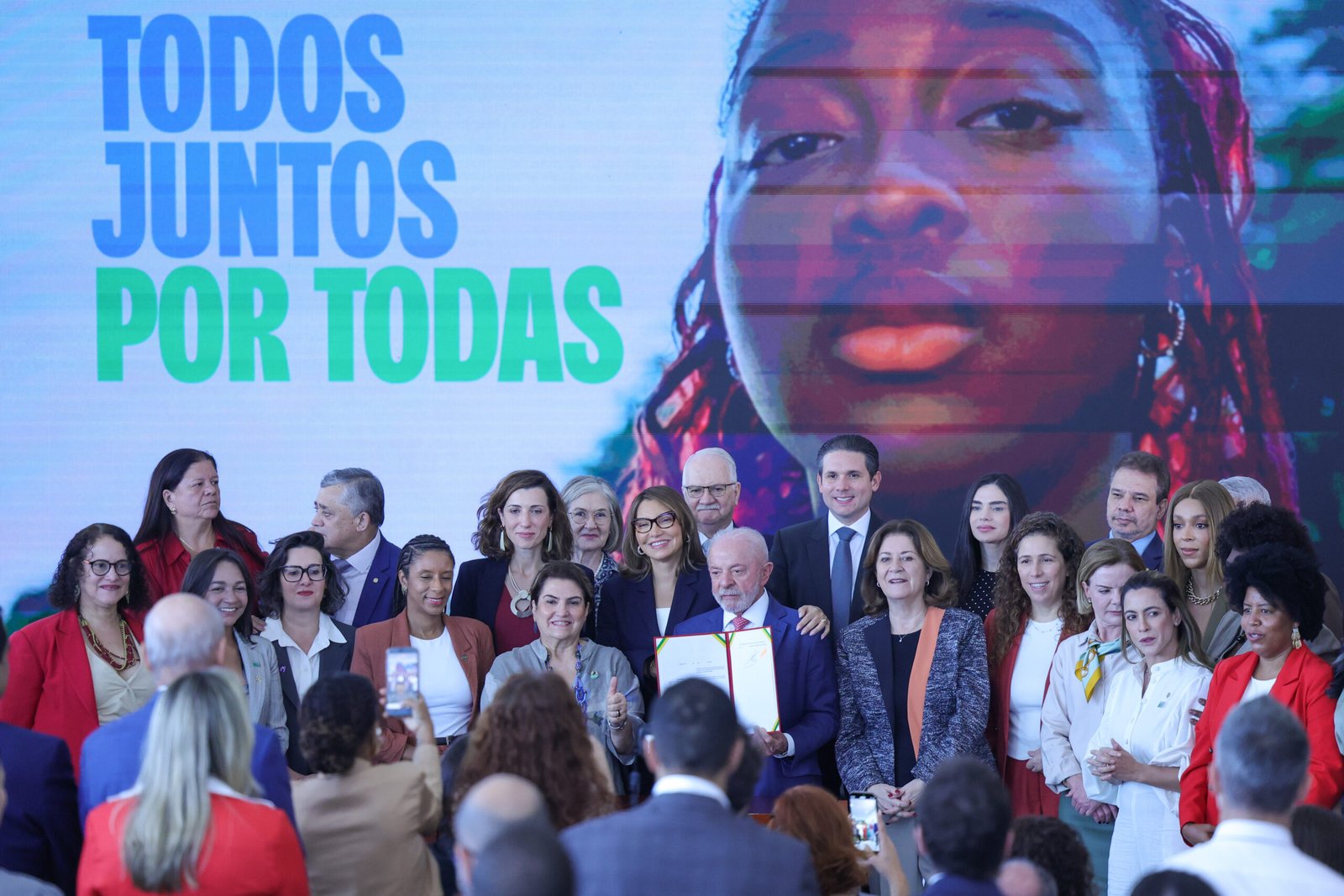 Governo endurece regras contra violência digital e amplia proteção às mulheres