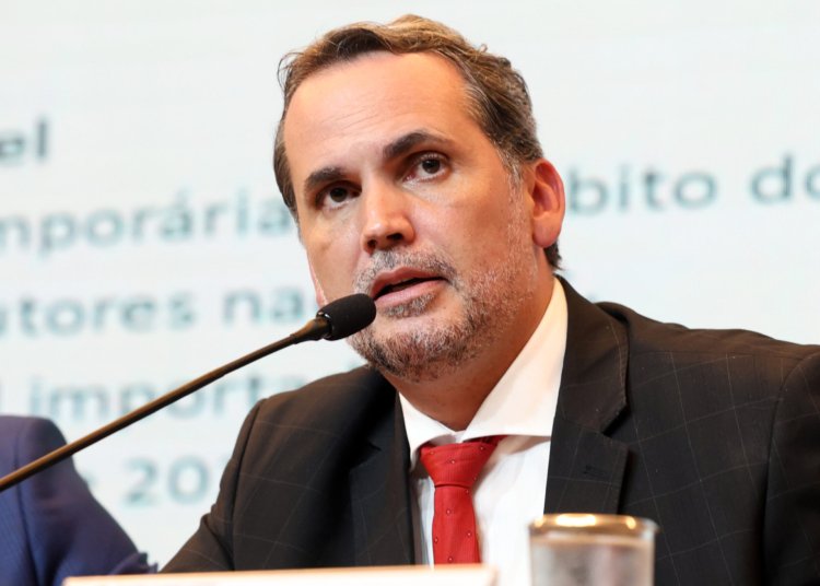 Governo federal cria subsídio para frear alta no preço da gasolina e diesel