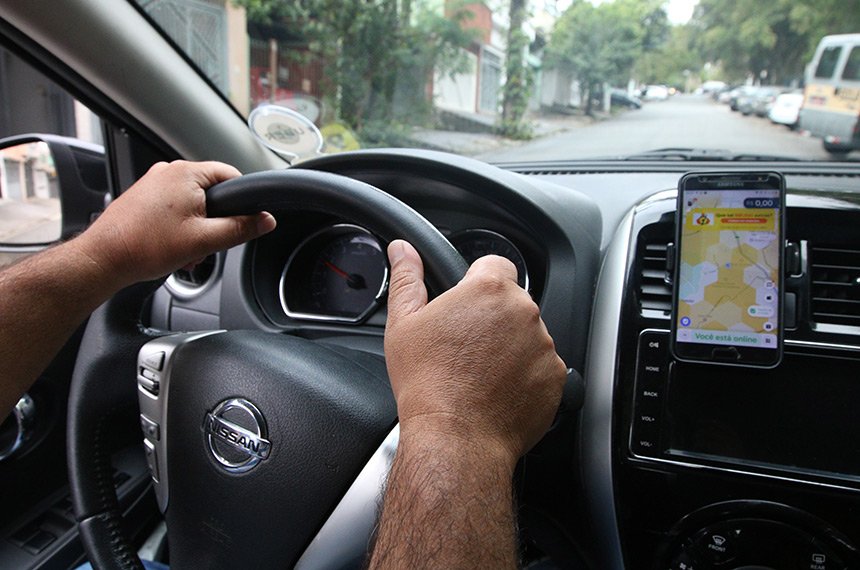 Governo libera R$ 30 bilhões para renovação de frota de taxistas e motoristas de app