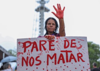 Homicídios de mulheres caem no Brasil, mas feminicídios mantêm patamar alarmante