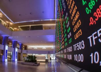 Ibovespa despenca mais de 2% e atinge menor patamar desde março