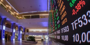 Ibovespa despenca mais de 2% e atinge menor patamar desde março