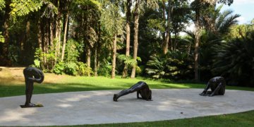 Inhotim celebra 20 anos com novas exposições e retorno de obra icônica em 2026