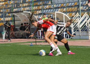 Inter enfrenta Santos pelo Brasileirão Feminino em dia de feriado com transmissão ao vivo