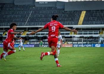 Internacional vence santos por 3 a 0 no campeonato brasileiro feminino