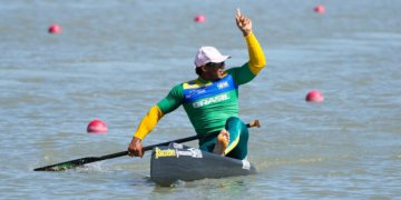 Isaquias queiroz conquista a medalha de prata na copa do mundo de canoagem