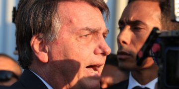 Jair Bolsonaro recebe alta após procedimento cirúrgico no ombro em Brasília