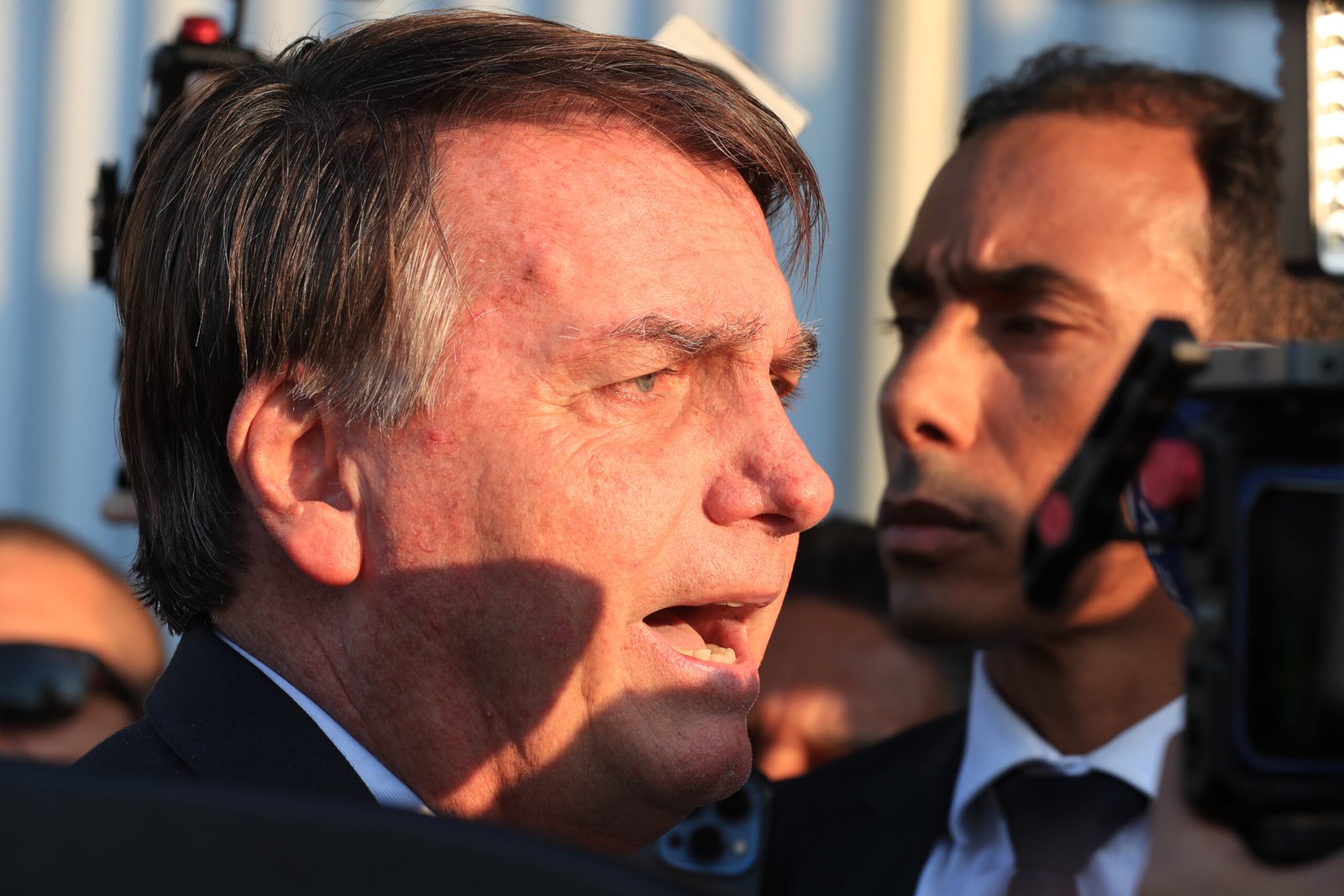 Jair Bolsonaro recebe alta após procedimento cirúrgico no ombro em Brasília